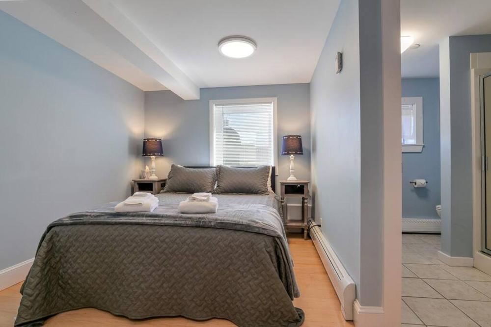 2BR Apt w/ 3 min Walk to downtown SWH - [Low Tide]